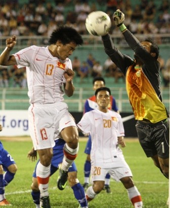 Sang hiệp hai, Việt Nam ghi thêm được 2 bàn thắng nữa do công của Trọng Hoàng và Quốc Anh...